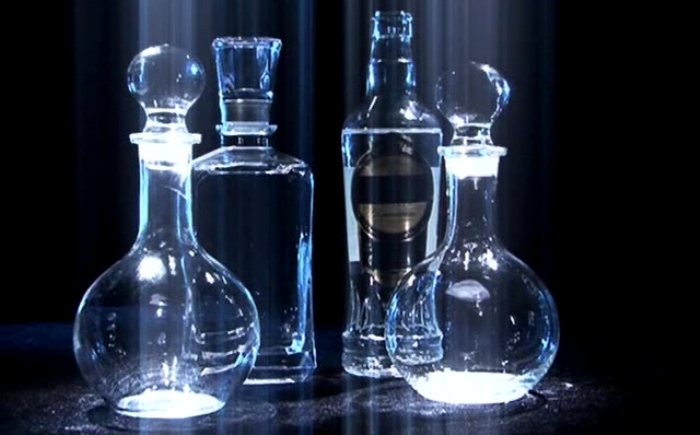Красивые бутылки добавляют стоимости, а также защищают от фальсификации. /Фото: sredaobitaniyatv.ru