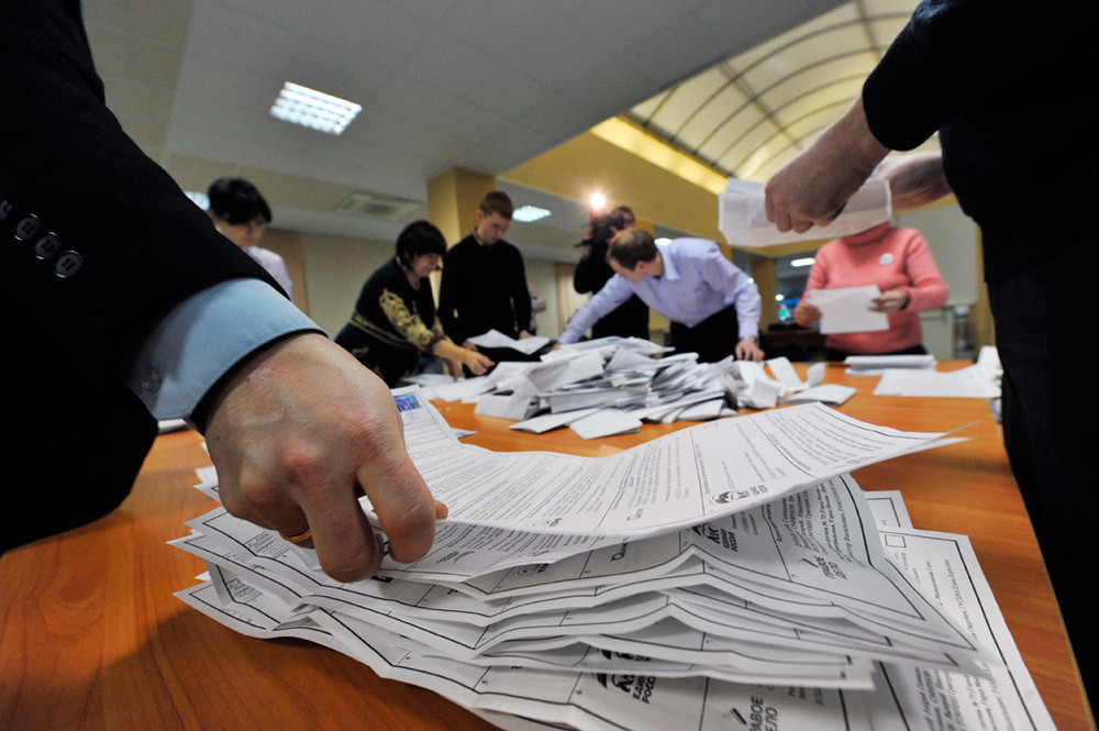 Тимошенко жалуется, что партия Порошенко нечестно победила на местных выборах