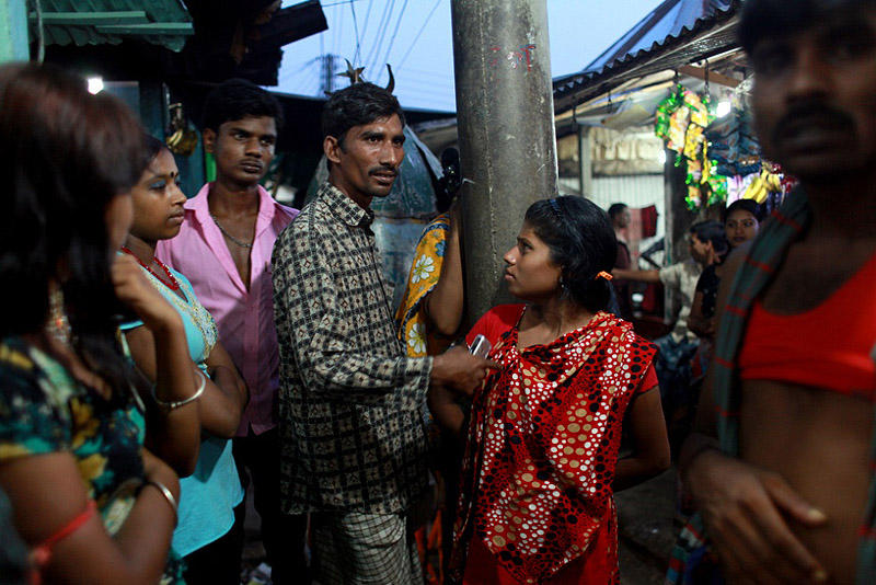 childhoodlost02 Украденное детство   Девочки проститутки из Бангладеш