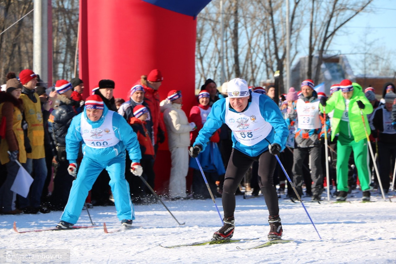 Лыжные гонки котовск. Лыжи тамбов. Тамбов лыжня россии 2021 фото. Парк дружбы тамбов лыжня. Лыжи тамбов.