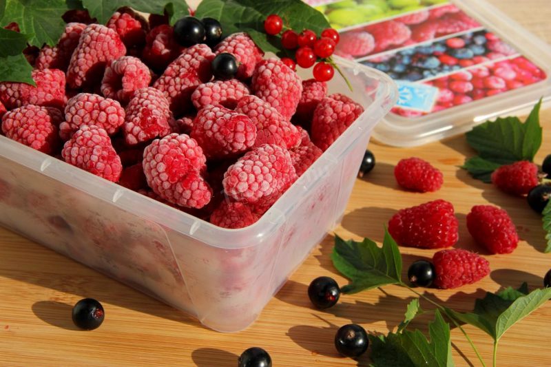 Правила заморозки ягод и фруктов