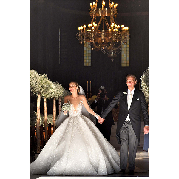 Wedding 1 Невеста надела платье, <br> расшитое 500 тыс. кристаллов Swarovski
