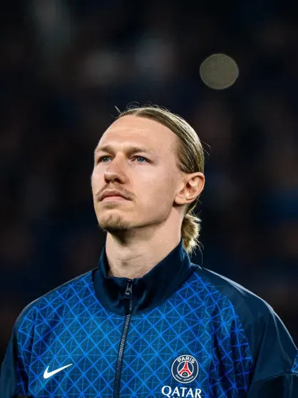 Во Франции сняли документальный фильм о российском вратаре футбольного клуба ПСЖ Матвее Сафонове фильм, Сафонов, Сафонова, рублей, ответ, Казачёк, французский, декабре, дочерью, Матвею, много, алименты, после, Краснодара, Матвея, демонстрировал, подряд, неоднократно, Франции, особое