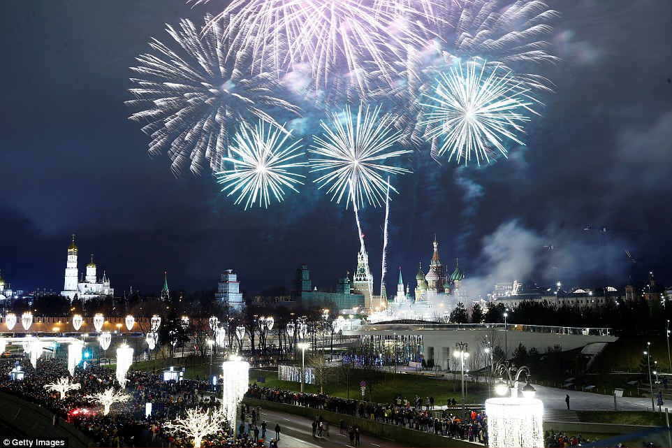 Новогодний салют москва