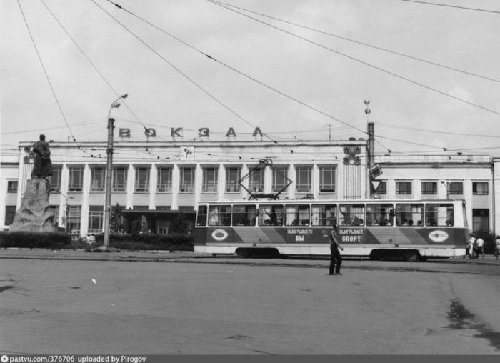 У вокзала Хабаровска, 1991 история, факты, фото