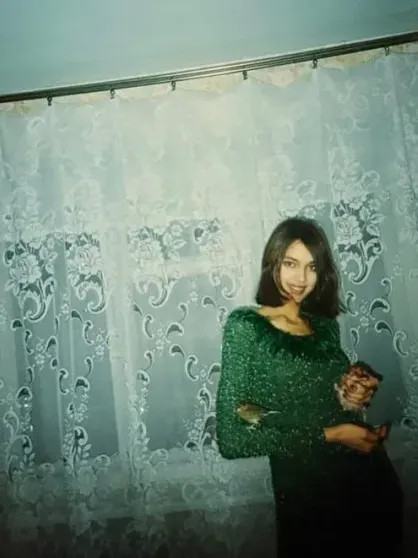 Мода нулевых и советский интерьер: Ирина Шейк поделилась своими подростковыми фото из России ШейкИрина, Ирина, сестройИрина, Челябинской, сестрой, начала, городе, Еманжелинске, Vogue, БразилияИрина, D&039AlbaИрина, ШейкШейк, живёт, НьюЙорке, вместе, восьмилетней, дочерью, которую, родила, BazaarИрина