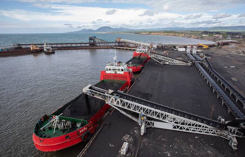 Огромные пробки из морских судов на Дальнем Востоке: глава Сахалина назвал причину
