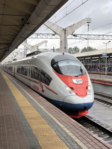 Из-за схода электровоза под Ростовом поезд Адлер — Петербург задерживается