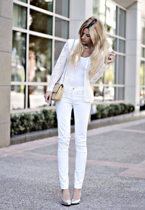 Белая одежда всегда выглядит выигрышно.