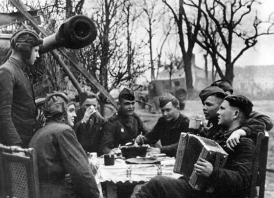 Почему в 1942 году запретили фронтовую песню «Землянка»