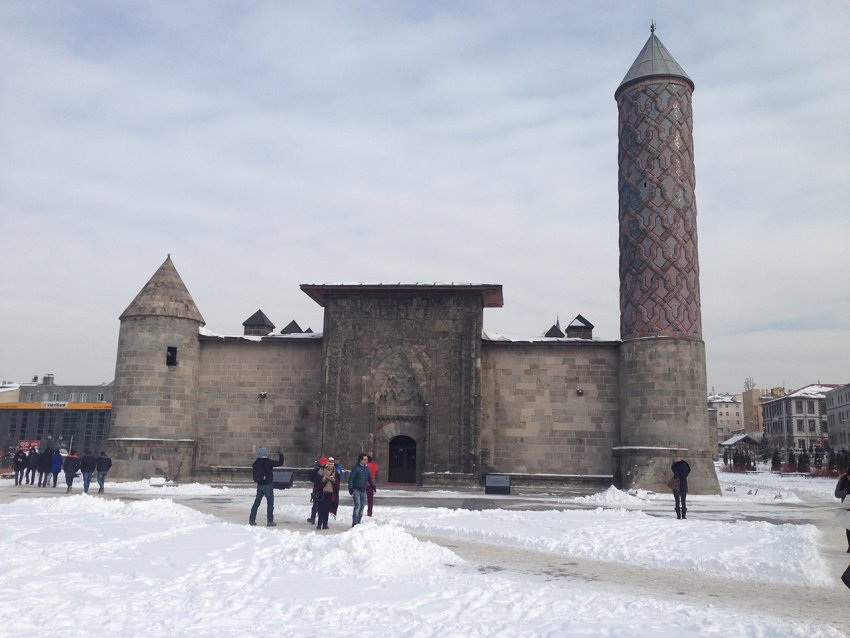 Фото достопримечательностей Турции: Эрзурум можно посещать в любое время года. Многие туристы приезжают сюда зимой