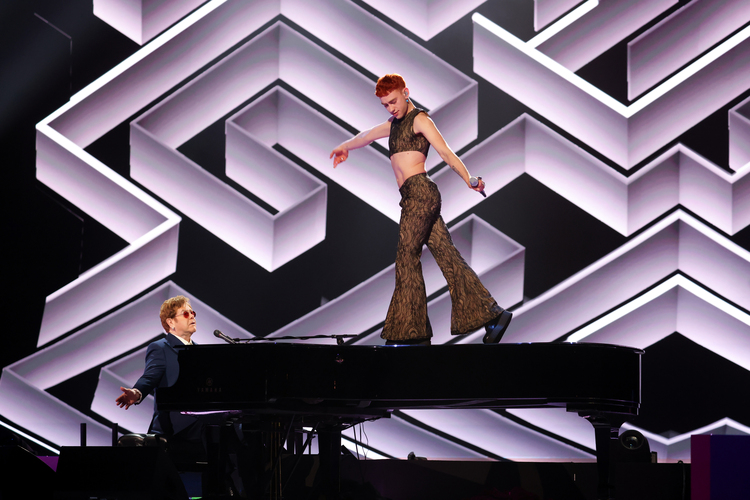 Дуа Липа, Элтон Джон, Тейлор Свифт, Билли Портер и другие на премии BRIT Awards 2021 группа, британский, Свифт, британская, Awards, больше, вечер, сингл, номинации, девушки, которые, премии, Стайлс, многие, своих, исполнительница, исполнитель, Билли, Little, певица