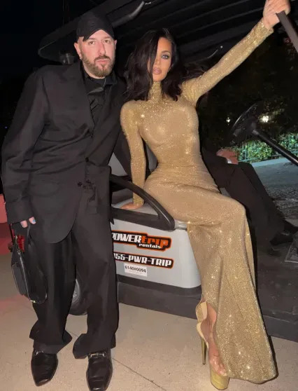 Ким Кардашьян в золотом платье Gucci покорила вечеринку Vanity Fair