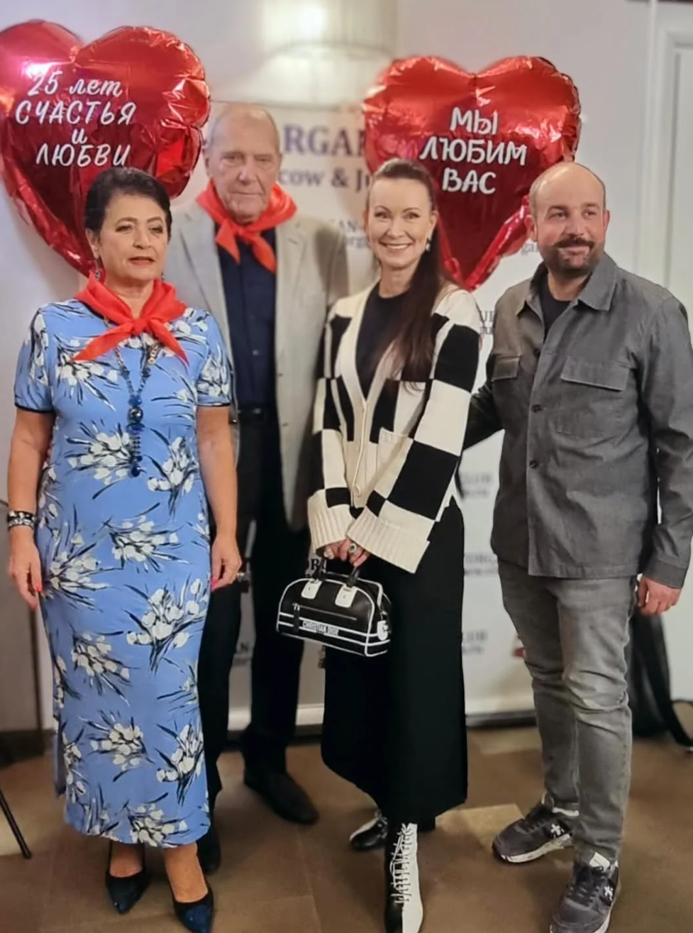 Как сейчас выглядят дочери Эммануила Виторгана и его жены Ирины Молдик Виторган, Эммануил, Ирина, Молдик, Млодик, время, мероприятия, также, вместе, артиста, детей, женой, актера, Клара, дочками, светские, чувствовали, Этель, рубашку, надел