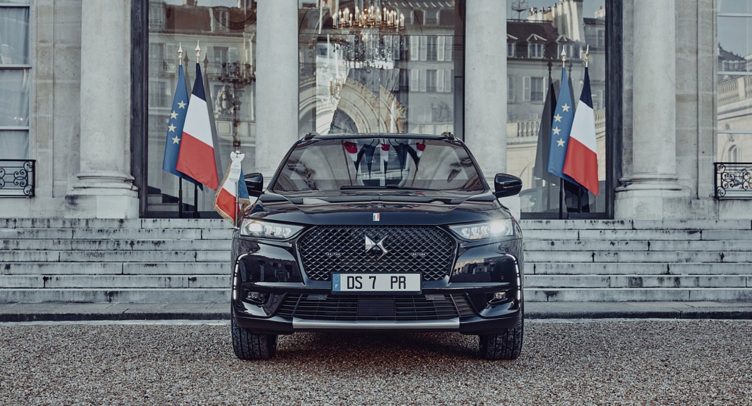 Бронированный DS 7 Crossback Elysee пополнил автопарк президента Франции