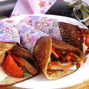 Закусочные блинчики с пикантной начинкой