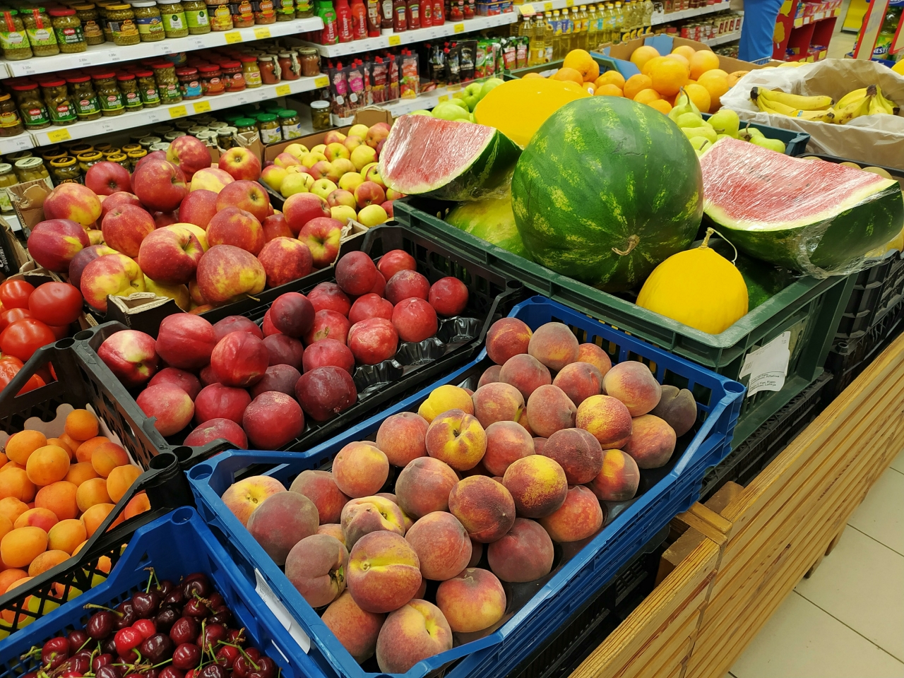 В Ростовской области продавцы фруктов и овощей закупают продукты за рубежом из-за заморозков