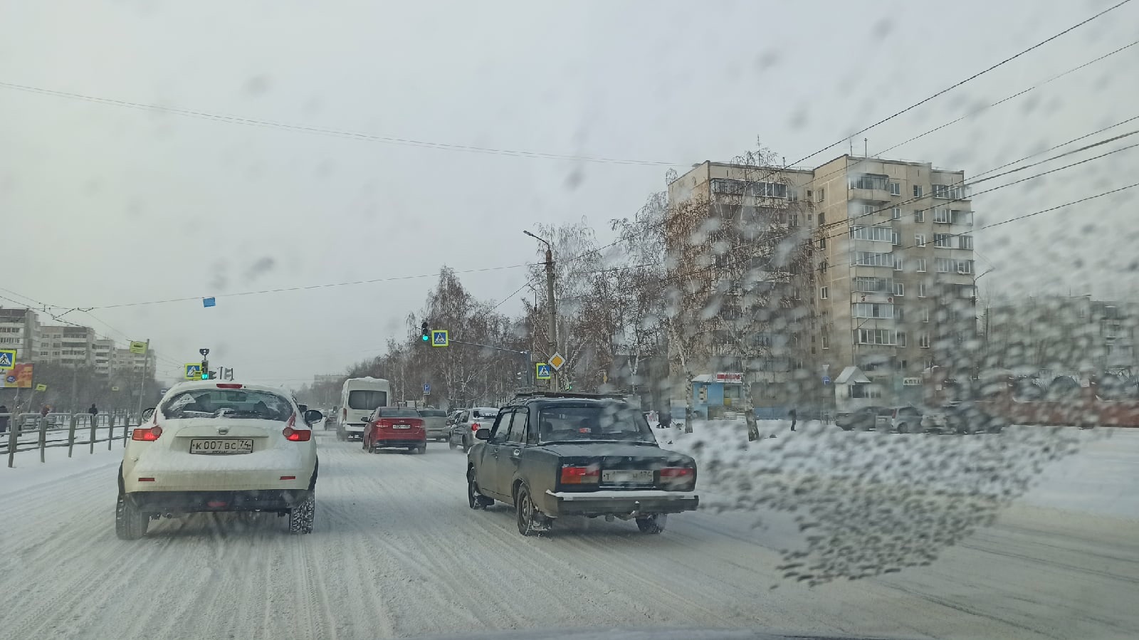 Обл гидрометцентр. Снегопад в Челябинске в апреле 2014. Снег в Челябинске. Снегопад в Челябинске сегодня фото. Челябинск с воздуха фото.