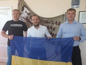 Украинские чиновники и журналисты пообещали приехать в Донбасс 