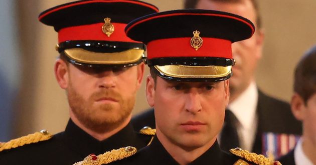 Эксперт по языку тела проанализировал поведение принцев Гарри и Уильяма во время траурной церемонии в честь Елизаветы II