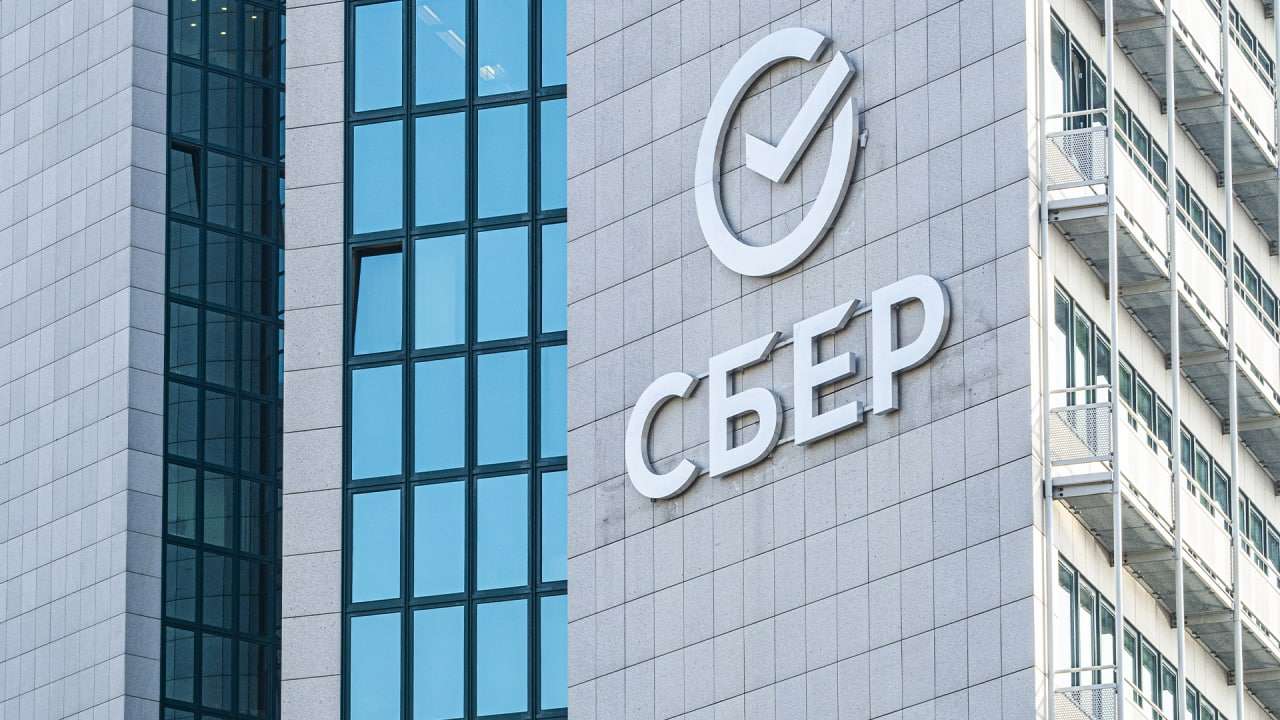 Сбербанк после отключения от SWIFT продолжил работать в штатном режиме