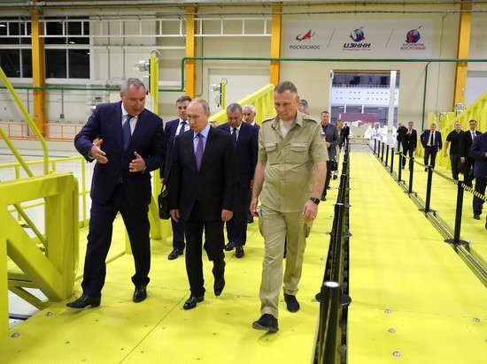 Рогозин покрылся бордовыми пятнами во время визита Путина на «Восточный»