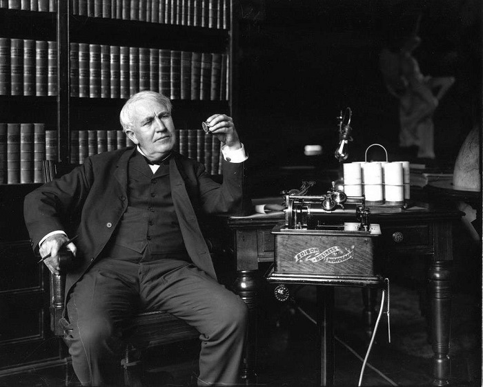 Как Тесла с Эдисоном работал и почему до самой смерти не мог его терпеть жизнь,история,наука,Тесла,технологии,Эдисон