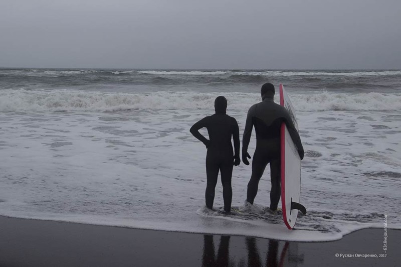 Серфинг по-черному. Халактырский пляж как гнездо Камчатского серфинга путешествия, факты, фото