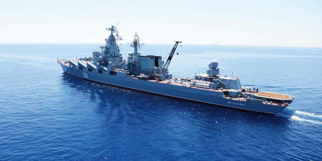 Российский ракетный крейсер «Москва» заблокировал корабли ВМС Украины к западу от Крыма