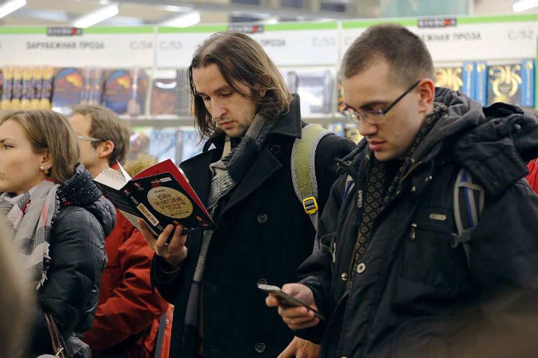 Петербуржцы восприняли публикацию книги с большим интересом Фото: Олег КУЗЕНКОВ