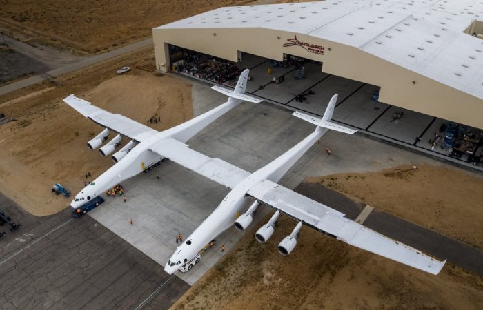 Stratolaunch - самый большой в мире самолет-ракетоноситель.