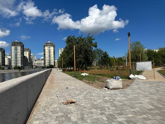 Петербуржцы жалуются на состояние Линейного парка на Васильевском острове