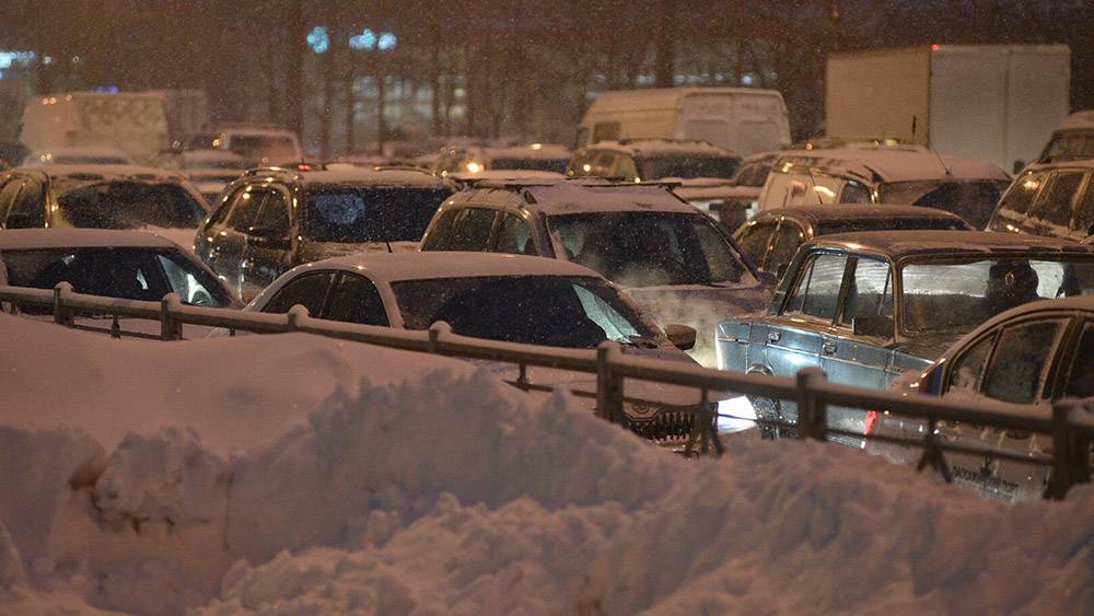Пробки 8 баллов: петербургские власти вновь «проспали» снегопад