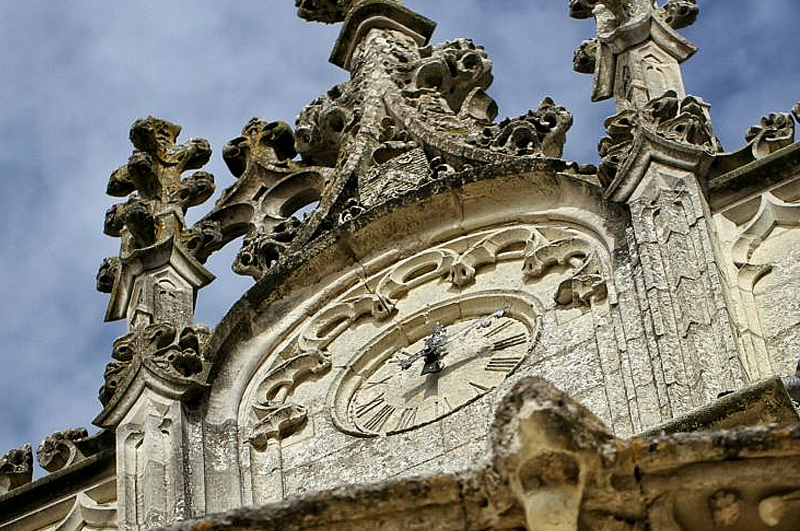 Часы на башне замка Брезе