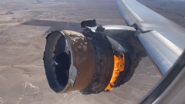На жилой район в Колорадо упали части двигателя Boeing 777