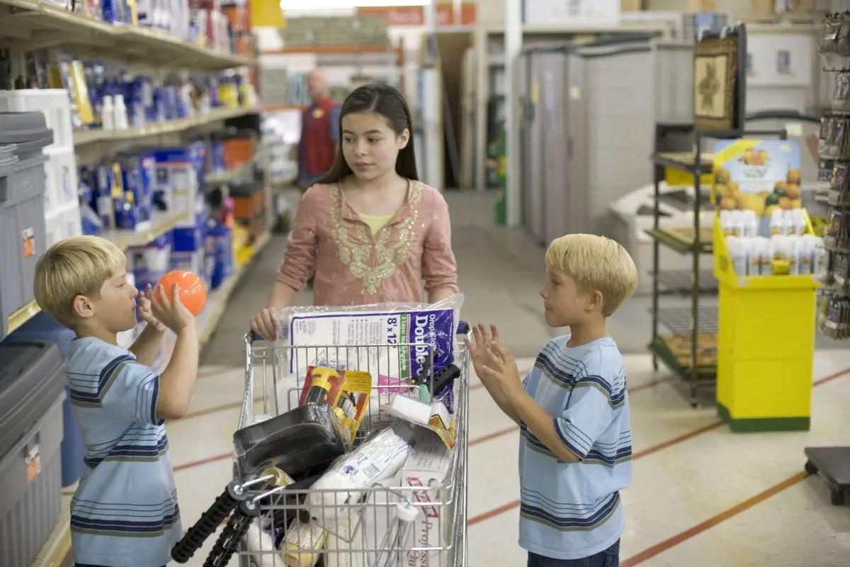 Что нельзя говорить старшему ребенку: 8 фраз, которые ломают детскую психику