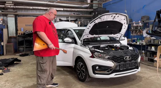 Аккуратная проводка, надписи Renault на кузове, японская подушка безопасности. «Клубный сервис» первым в России разобрал Lada Iskra