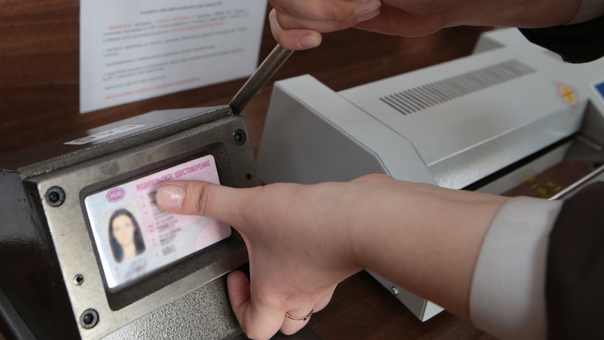 Юрист Миронов: забытые дома водительские права не могут быть поводом для изъятия авто