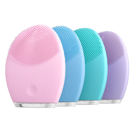 Мицеллярное молочко, рисовый скраб, "умная" щетка для очищения лица и другие бьюти-новинки Новости красоты