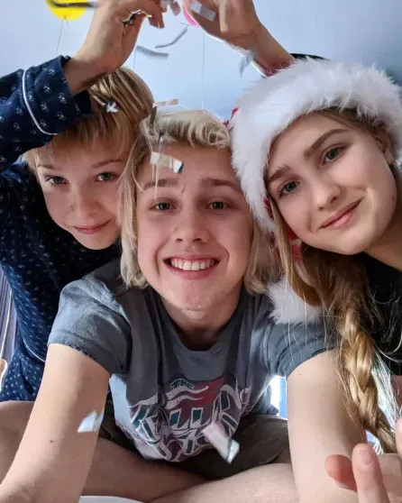 Сын Натальи Водяновой Лукас Портман показал редкое фото со своей девушкой в честь её дня рождения Лукас, Водянова, Портман, ПортманНаталья, вместе, Натальи, Водяновой, девушкойЛукас, Наталья, ПортманЛукас, соцсетях, модных, пятерых, брендов, подиум, выходил, матерью, глянца, снимался, казалось