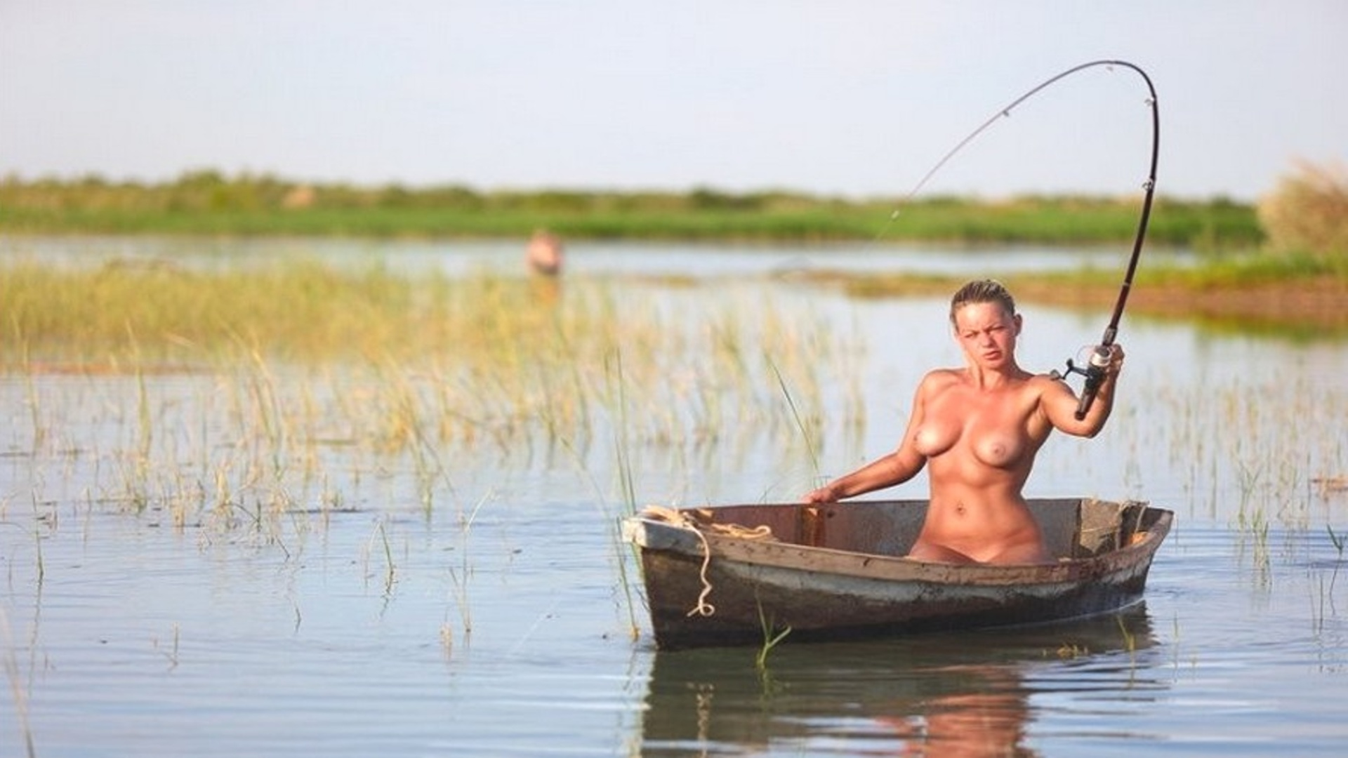 голая женщина на рыбалке фото фото 2