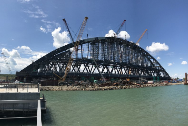 Появились необычные кадры строительства Керченского моста, снятые с моря
