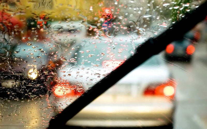 Этому не учат в автошколах: как ездить в дождь — 7  простых правил лучше, дороге, водителя, автомобиль, обочины, может, чтобы, движения, видимость, А чтобы, сильно, более, видеть, на дороге, по мокрой, минимум, будет, особенно, секунды, на порядок