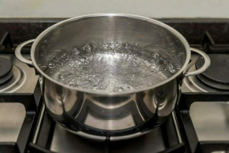 Учёные развеяли миф о безопасности дважды кипячёной воды