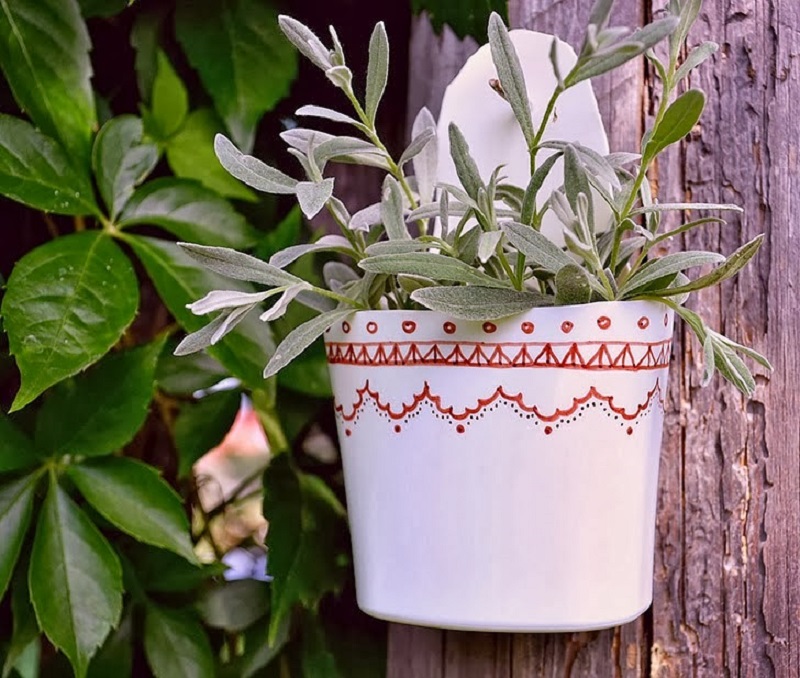 Кто- то пластиковую тару просто выбрасывает, а кто-то делает такие полезные вещи для дома 