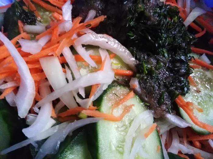 Салат из огурцов в собственном соку салаты