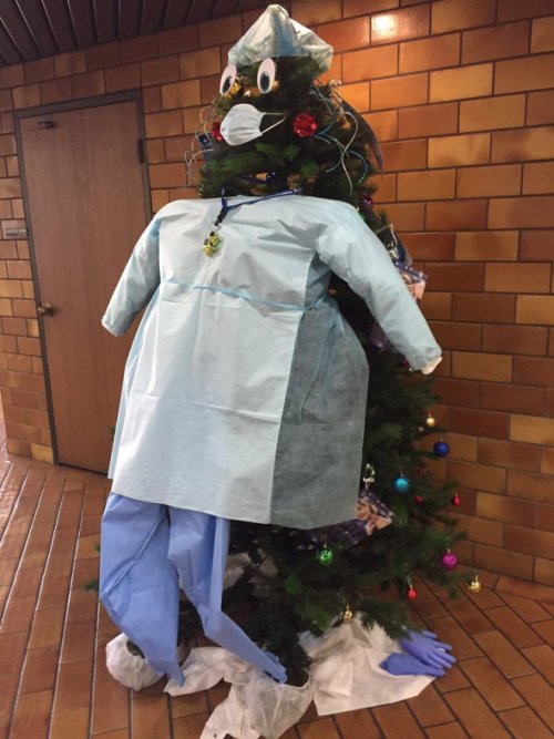 Блестящие новогодние декорации, которые можно увидеть в больницах 