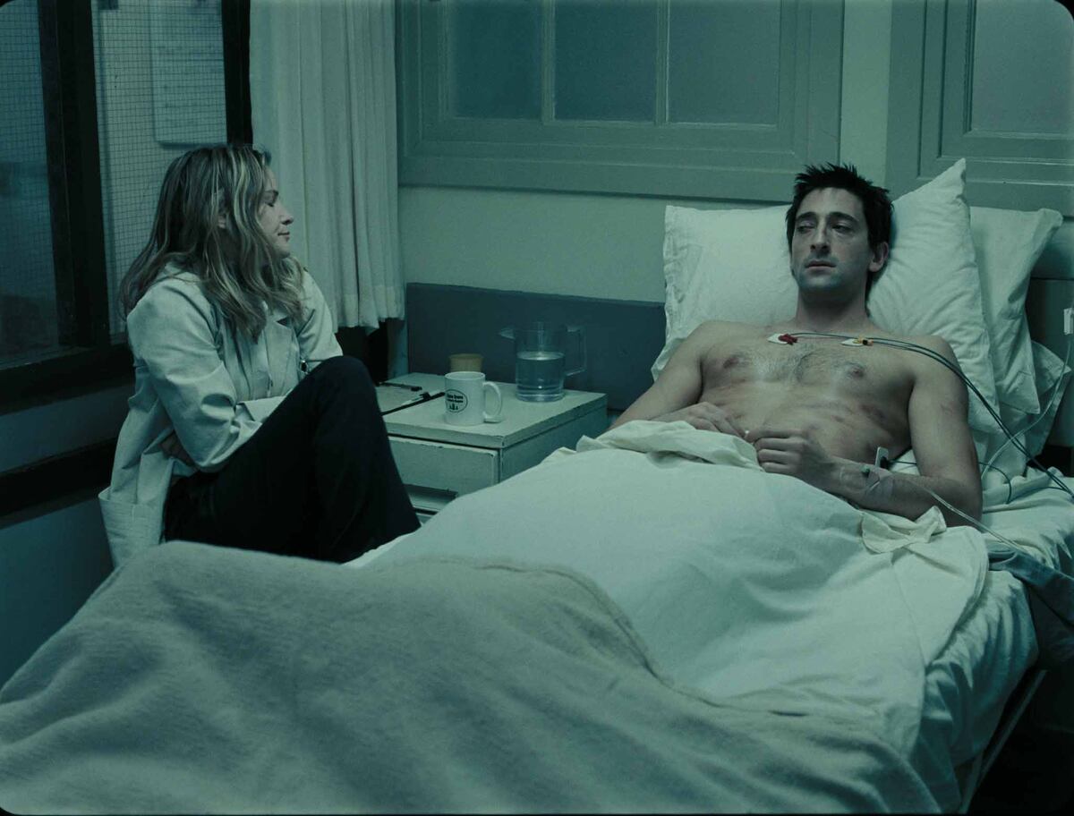 Кадр из фильма «Пиджак» (2005)