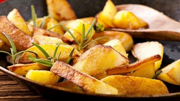 Как пожарить картошку: 7 вкусных домашних рецептов картофель, минут, блюдо, чтобы, клубни, можно, картошку, масло, нужно, грамм, картошка, станет, сковороде, нарезаем, обжариваем, только, режем, картофеля, посыпаем, морковь