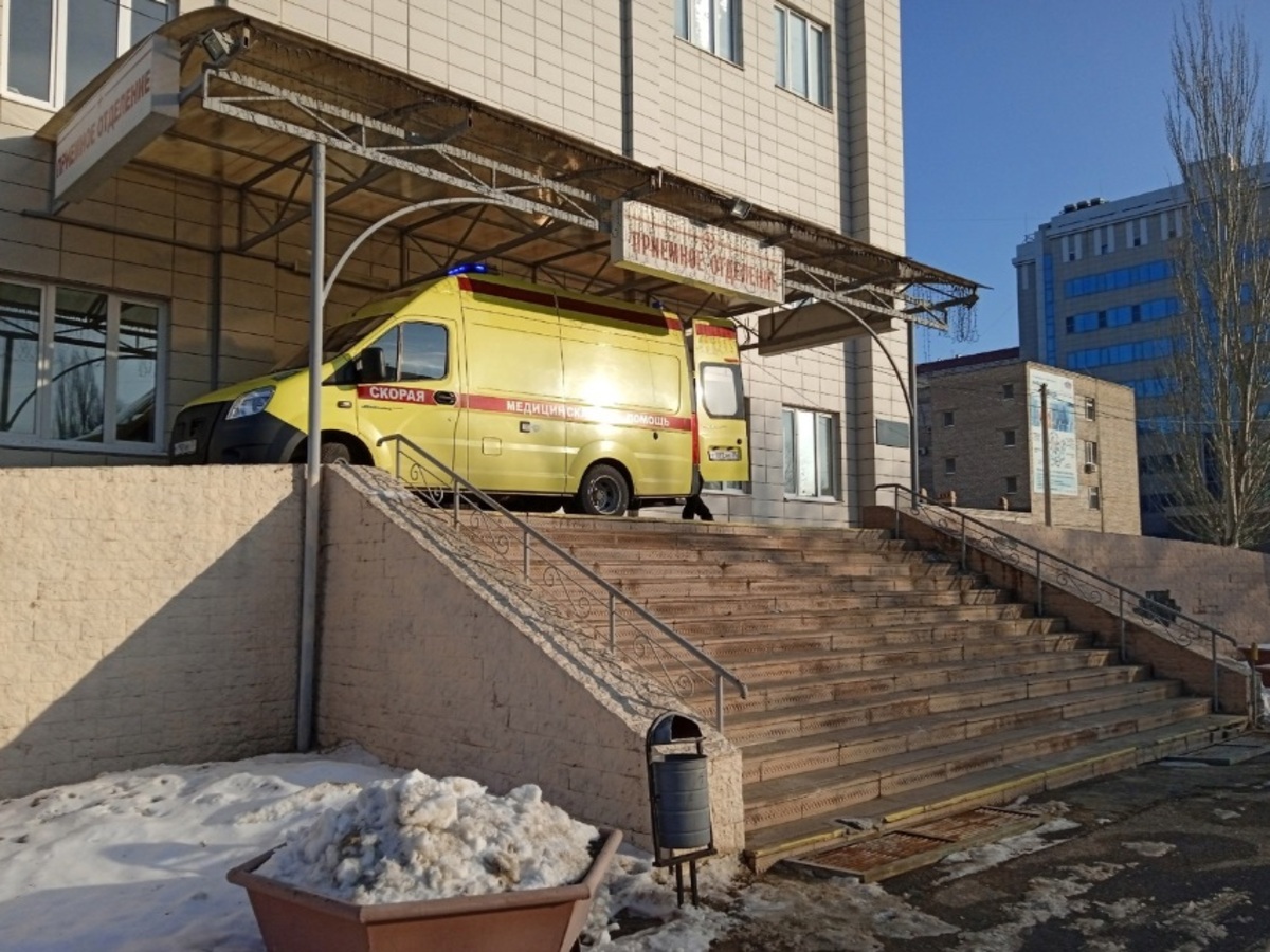 Четыре человека пострадали в ДТП с грузовиком и «Грантой» в Челябинске